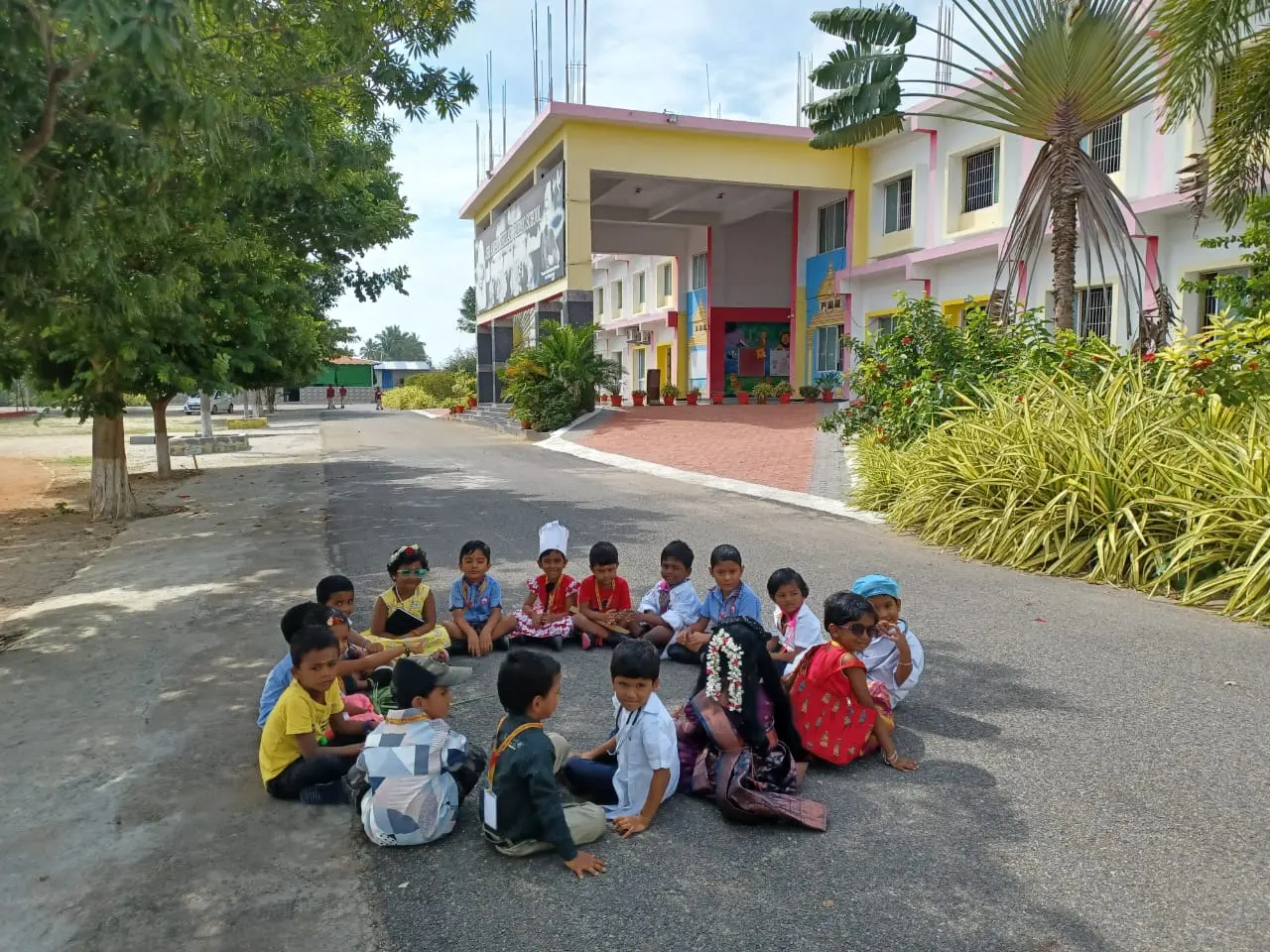  Community Helpers